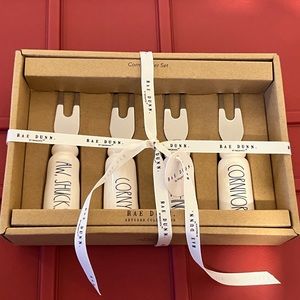 RAE DUNN Corn holder set